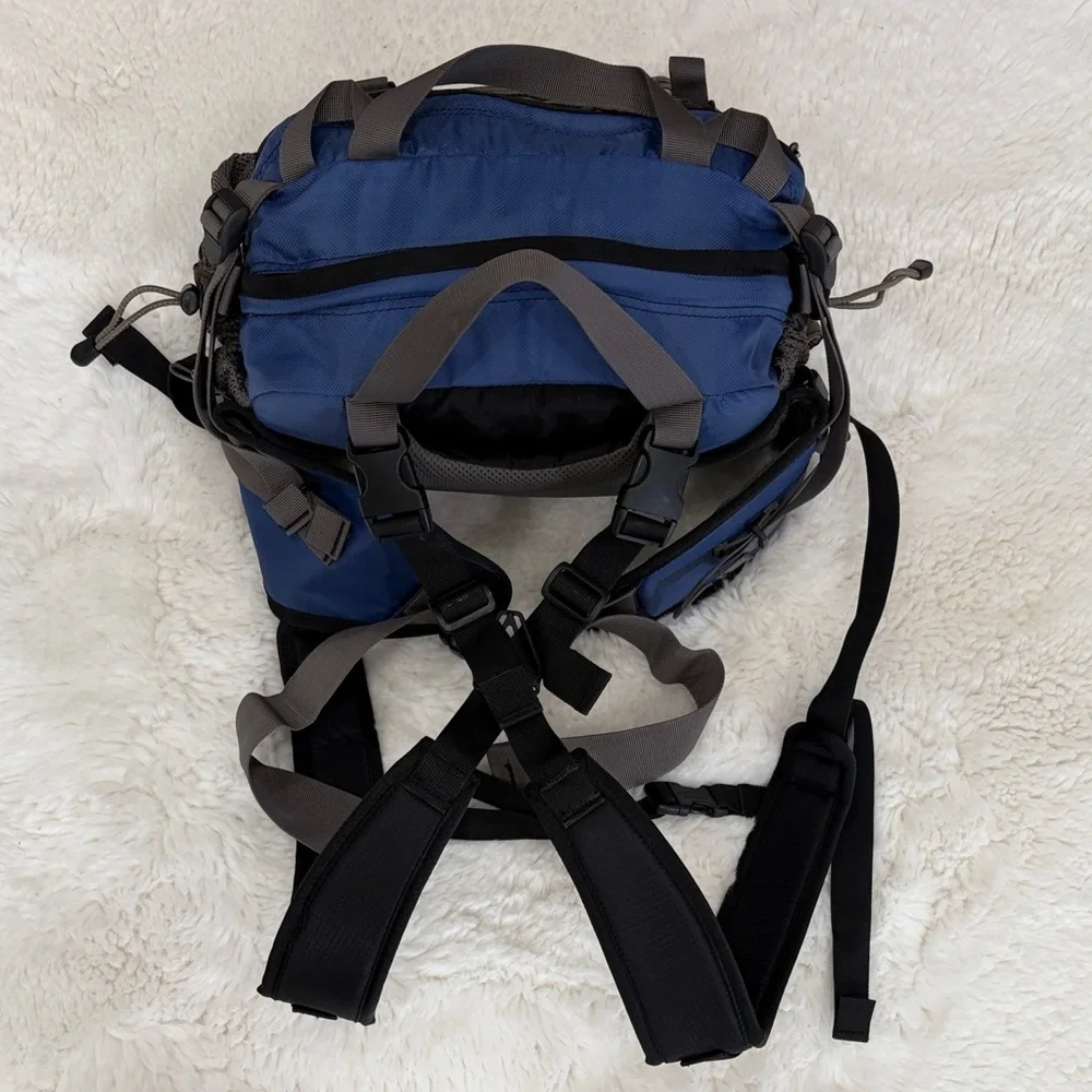 Mountainsmith,Blue and Gray Waist Pack – Hands-Free Carry - Picture 7 of 17